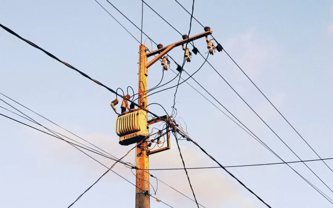 Postes: parecer jurídico da Aneel rechaça cessão obrigatória a terceiro
