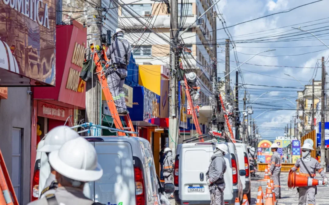 Aracaju inicia nova fase de retirada de cabos irregulares em postes
