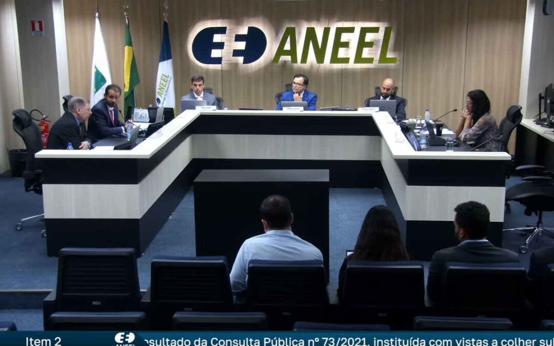 Aneel aprova regra de compartilhamento de postes