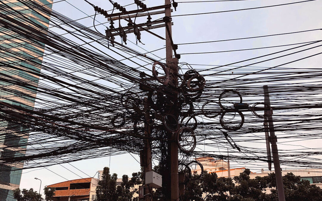 Anatel amplia prazo para apresentação de contratos de uso de postes