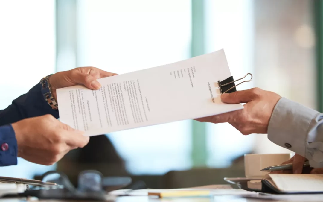 Anatel prorroga coleta de dados sobre postes em ultimato para provedores