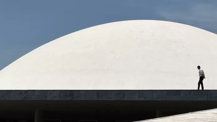 ISPs de seis estados formam comitiva por postes, Fust e competição